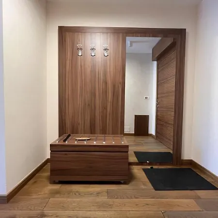 Vucko Private Apartment With Balcony *